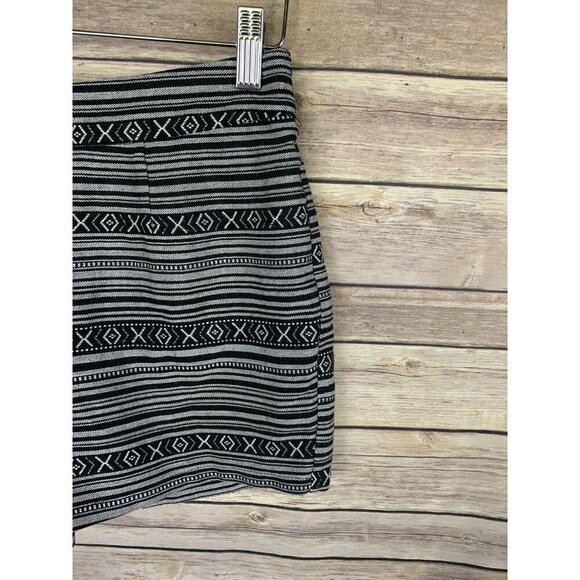 Forever 21 Medium Boho High Waisted Shorts Zip - Picture 2 of 10